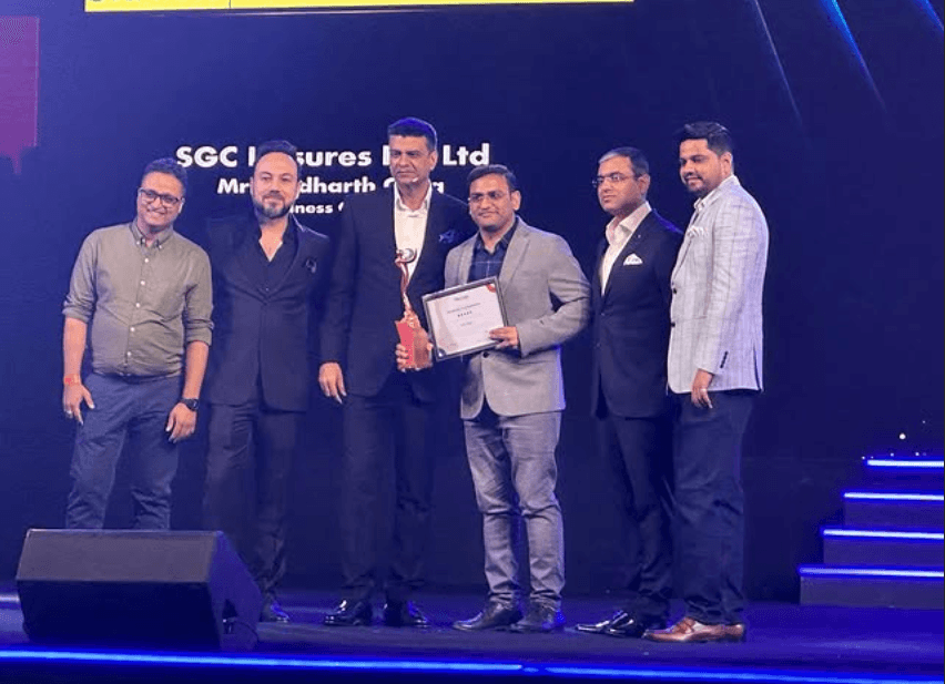 Nitesh Khandelwal receiving SGC Leisures Award