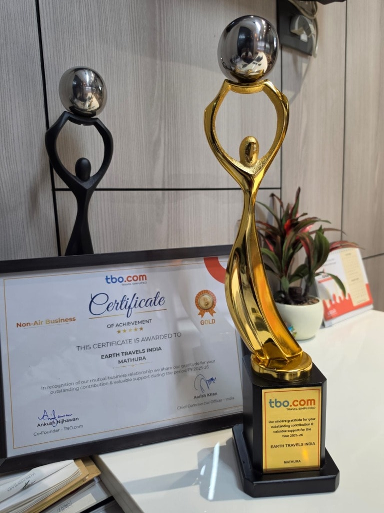 TBO.com Gold Certificate of Achievement and Trophy awarded to Earth Travels India Mathura