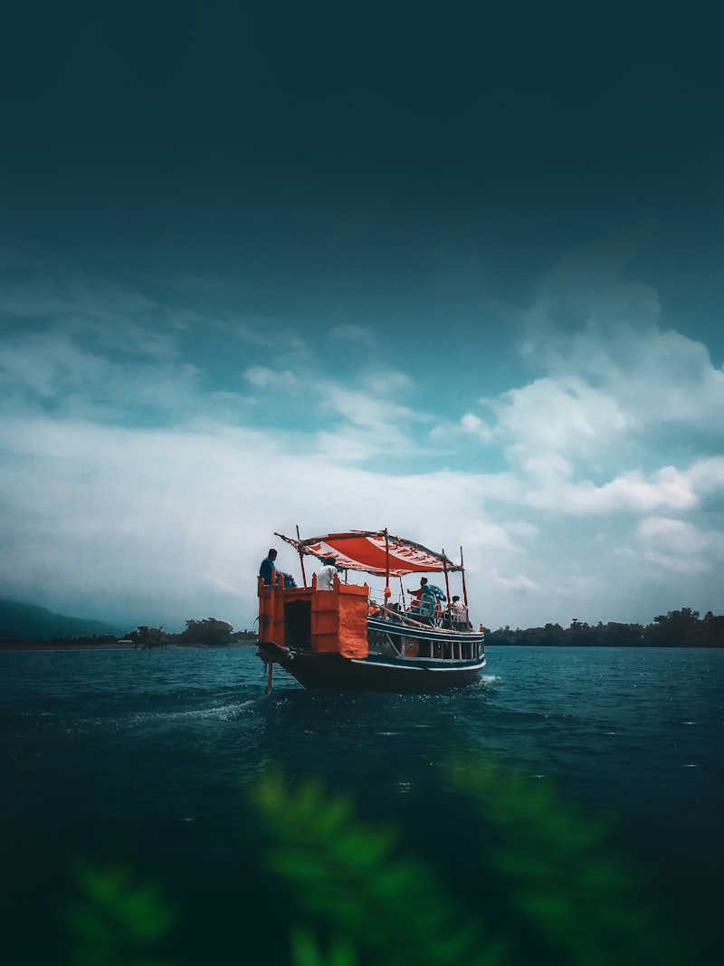 Kerala Wildlife & Waterfalls (Periyar, Athirapally & Wayanad)