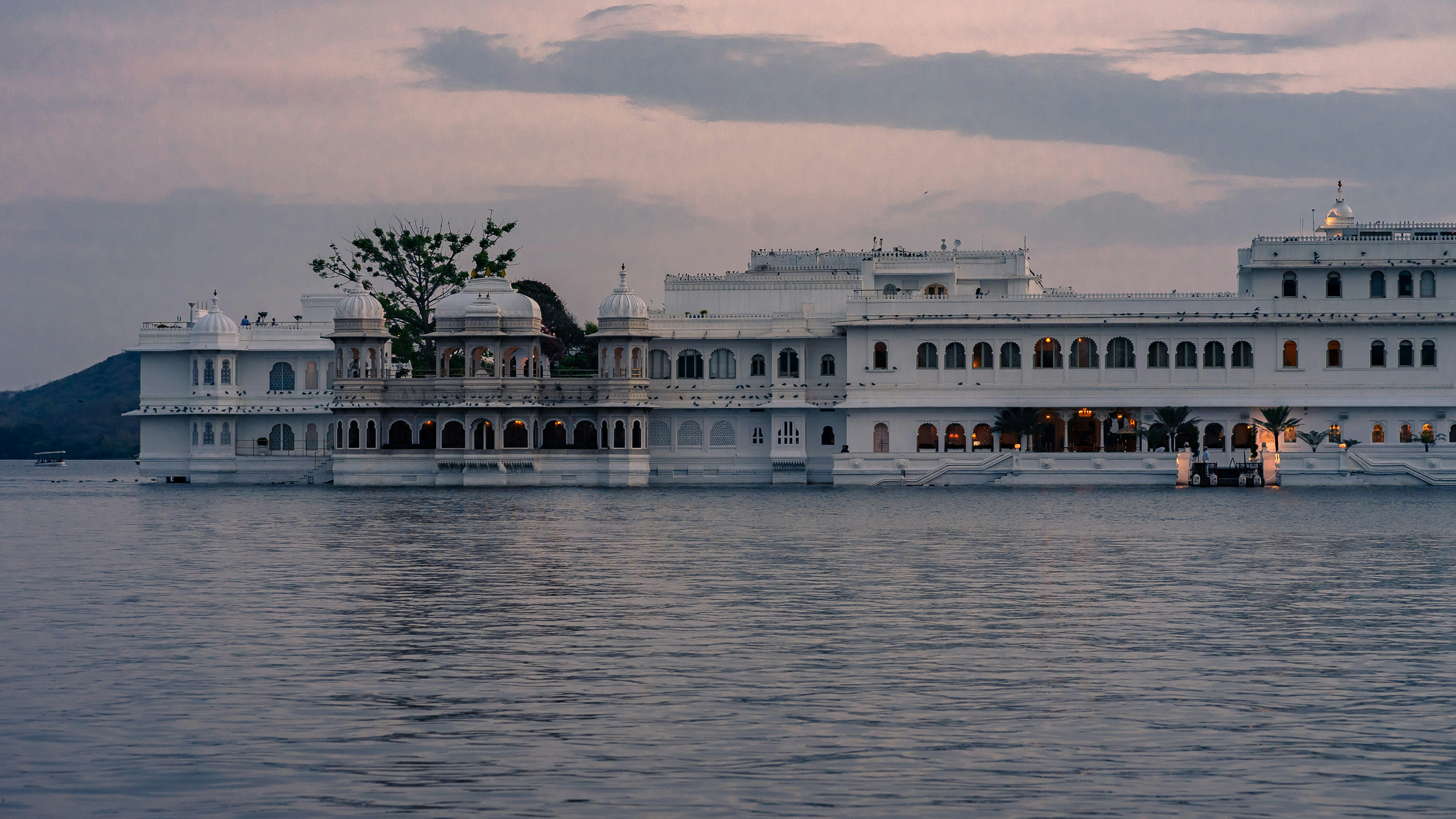 Rajasthan Palace Luxury (Udaipur & Pushkar Heritage Tour)